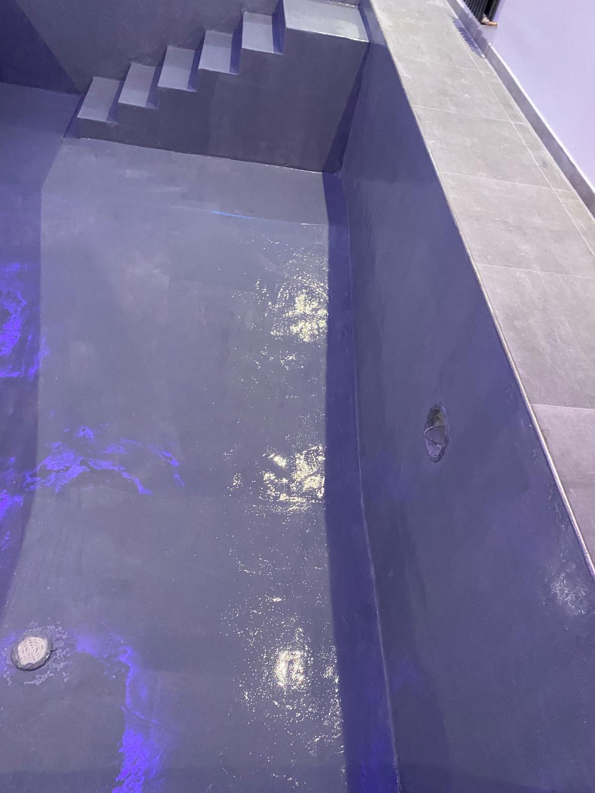 Poolbereich mit Beschichtung