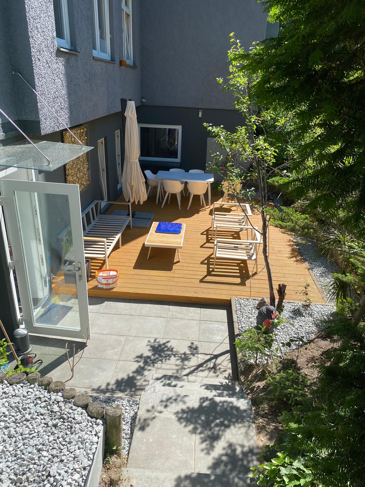 Terrasse und Außenbereich von oben