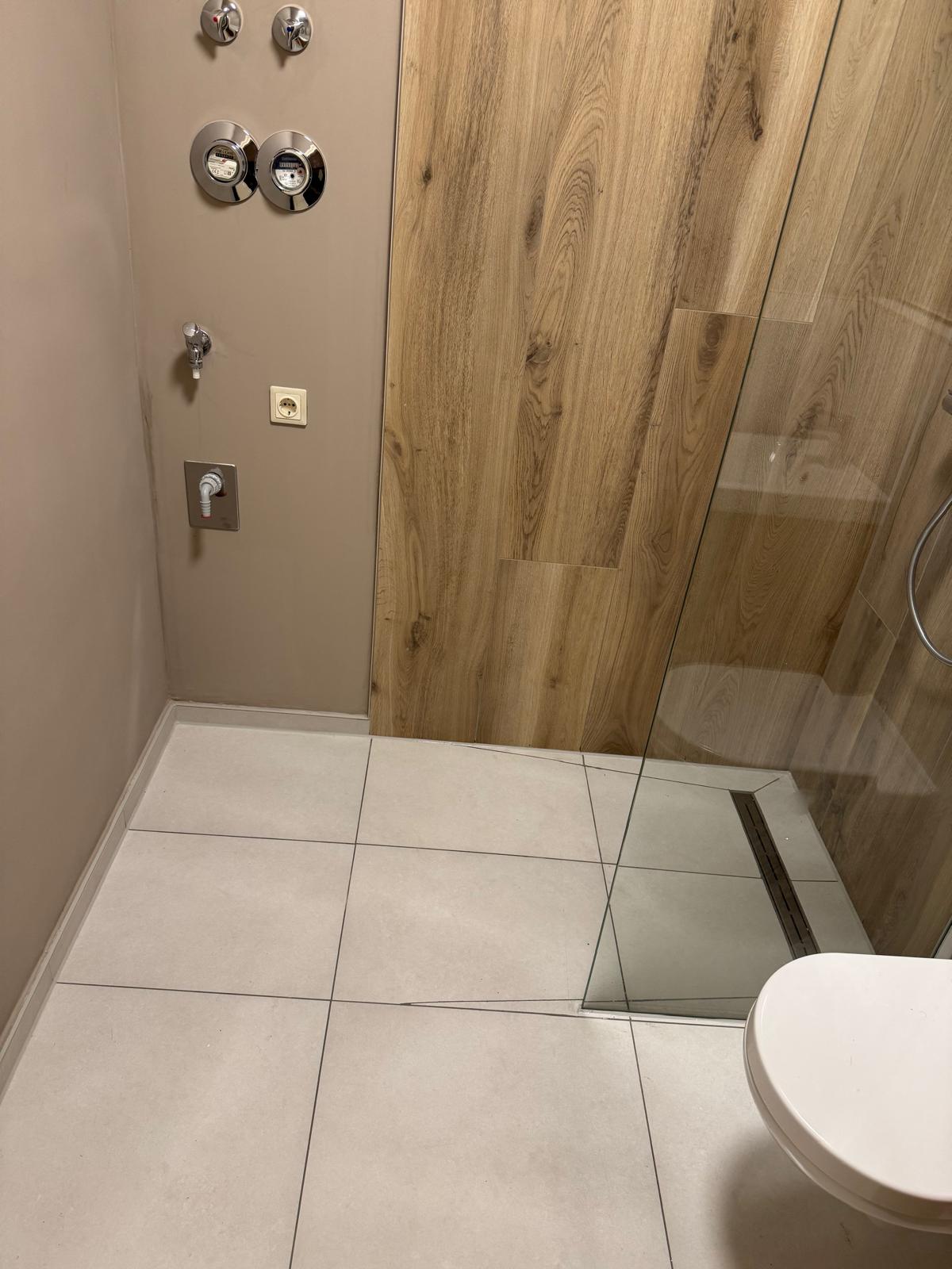 Bad mit bodengleicher Dusche
